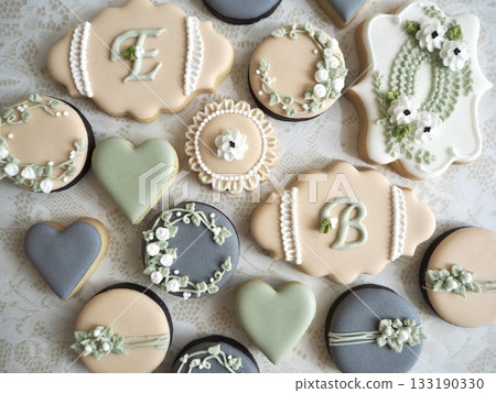 灰色的糖霜餅乾 133190330