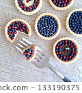 Tart icing cookies 133190375
