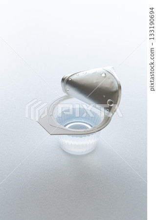 Gum syrup white background 133190694