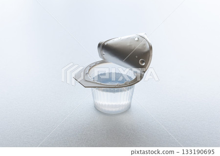 Gum syrup white background 133190695