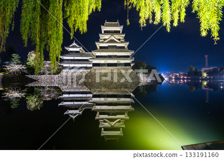 長野縣松本城夜景 133191160