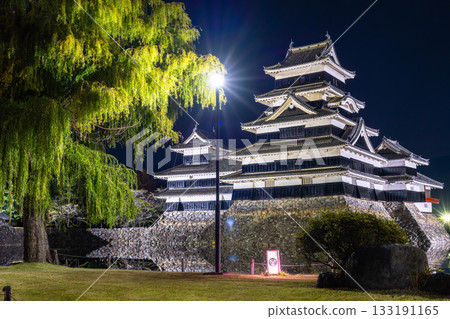 Night view of Matsumoto Castle, Nagano Prefecture 133191165