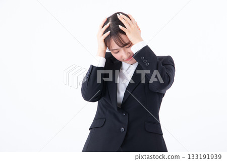 生氣的年輕女子 生氣的年輕女子 133191939