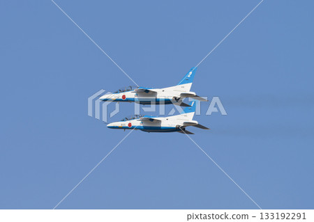 The Japan Air Self-Defense Force Blue Impulse flying in formation The Japan Air Self-Defense Force Blue Impulse flying in formation 133192291