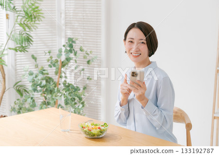 Woman eating salad Woman eating salad 133192787