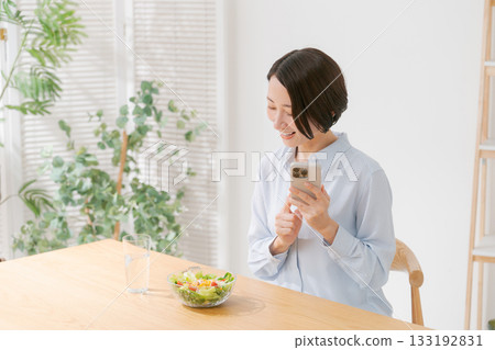 Woman eating salad Woman eating salad 133192831