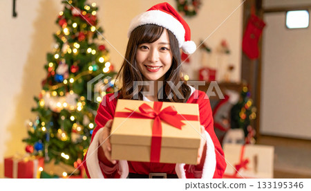 裝扮成聖誕老人的女子（人工智慧生成的圖像） 133195346