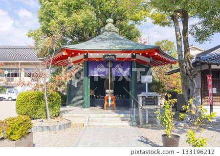 Mizukake Jizo Hall, Mibu-dera Temple, Kyoto Mizukake Jizo Hall, Mibu-dera Temple, Kyoto 133196212