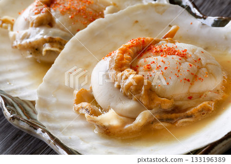 Grilled scallops 133196389