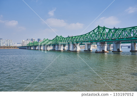 Hangang railway bridge over Han river in Seoul, South Korea Hangang railway bridge over Han river in Seoul, South Korea 133197052