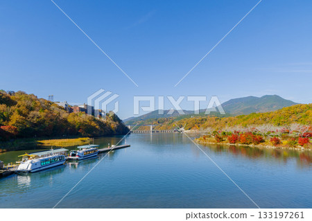 Ena Gorge and Mt. Kasagi in autumn colors (Ena City, Gifu Prefecture) Ena Gorge and Mt. Kasagi in autumn colors (Ena City, Gifu Prefecture) 133197261