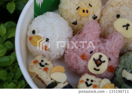 Cute animal-shaped rice ball bento boxes Cute animal-shaped rice ball bento boxes 133198711