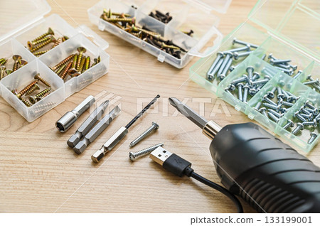 Case for storing nails and screwdrivers Case for storing nails and screwdrivers 133199001