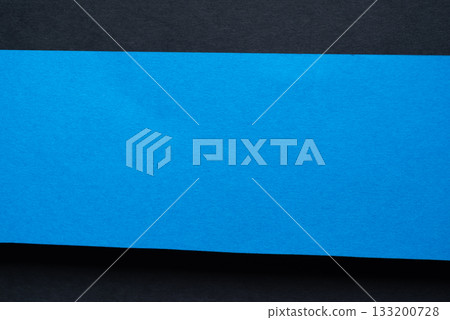重疊的藍色和黑色卡紙 133200728