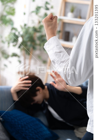 夫妻家庭暴力爭吵 133201395