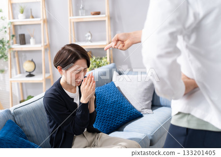 夫妻家庭暴力爭吵 133201405