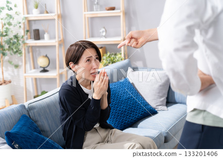 夫妻家庭暴力爭吵 133201406