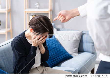 夫妻家庭暴力爭吵 133201414