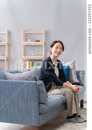 Women sitting on sofa, conversation 133201452