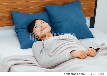 The life of a young woman who is conscious of well-being A woman sleeping soundly The life of a young woman who is conscious of well-being A woman sleeping soundly 133201461