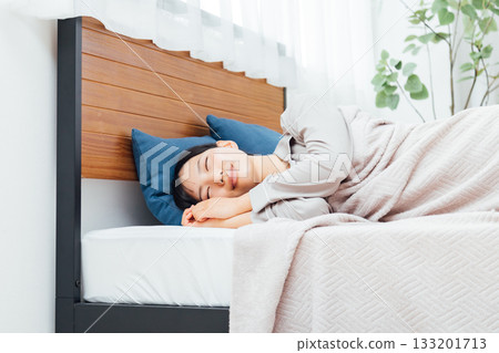 The life of a young woman who is conscious of well-being A woman sleeping soundly 133201713