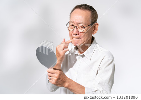 Senior man looking in a hand mirror Beauty Senior man looking in a hand mirror Beauty 133201890