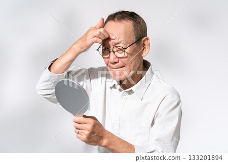 Senior man looking in a hand mirror Beauty Senior man looking in a hand mirror Beauty 133201894