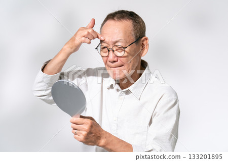 Senior man looking in a hand mirror Beauty Senior man looking in a hand mirror Beauty 133201895