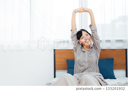 The life of a young woman who is conscious of well-being A woman waking up after a deep sleep The life of a young woman who is conscious of well-being A woman waking up after a deep sleep 133201932