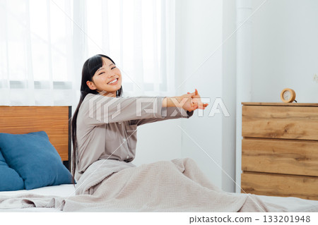 The life of a young woman who is conscious of well-being A woman waking up after a deep sleep The life of a young woman who is conscious of well-being A woman waking up after a deep sleep 133201948