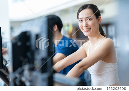Young men and women training at a sports gym. Photo courtesy of Sports Club & Sauna Spa Renaissance Makuhari 24 133202608