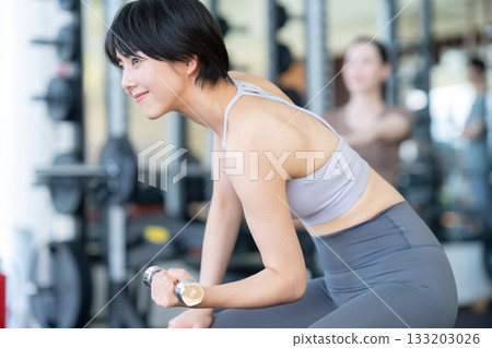 A young woman training at a sports gym. Photo courtesy of Sports Club & Sauna Spa Renaissance Makuhari 24 133203026