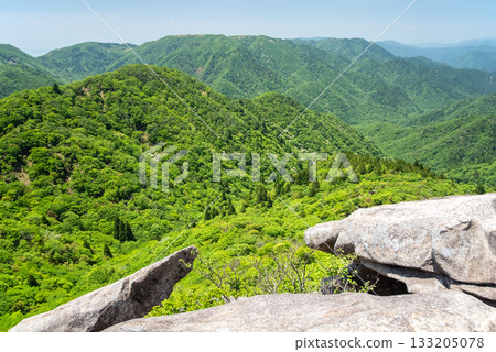 五在丈山的翠綠山巒,山頂風景(三重縣駒野町) 五在丈山的翠綠山巒,山頂風景(三重縣駒野町) 133205078