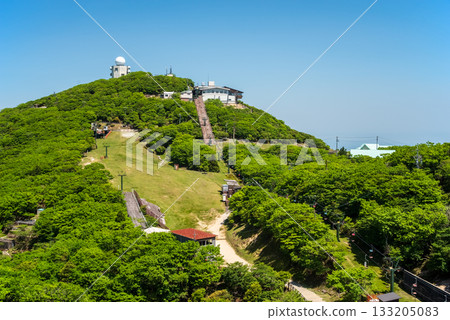 Fresh greenery on Mount Gozaisho, mountaintop scenery (Komono Town, Mie Prefecture) 133205083