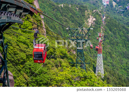 新綠色季節的御在所索道【山頂周圍景色壯麗】 新綠色季節的御在所索道【山頂周圍景色壯麗】 133205088