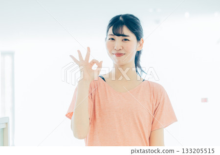 Young woman in sportswear 133205515