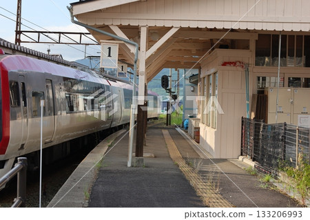 train stopping at platform 133206993