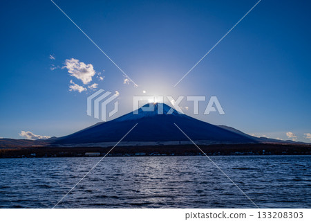 【山梨縣】山中湖和鑽石富士 【山梨縣】山中湖和鑽石富士 133208303