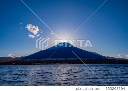 [Yamanashi Prefecture] Lake Yamanaka Diamond Fuji (end) 133208304