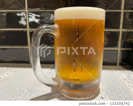 生啤酒在杯子裡 133208742