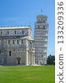 Leaning Tower of Pisa with copy space 133209336