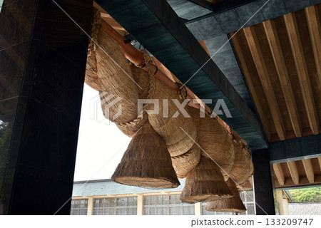 The large shimenawa rope at the Kagura Hall of Izumo Taisha Shrine 133209747