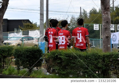 孩子們正在觀看五人制足球比賽 孩子們正在觀看五人制足球比賽 133210106