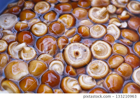 Natural quartz 133210963