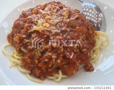 肉醬義大利麵配碎乳酪 133212261