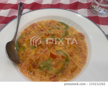 菠菜餛飩佐番茄奶油醬 133212262
