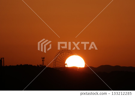 從摩天輪上看日出 從摩天輪上看日出 133212285