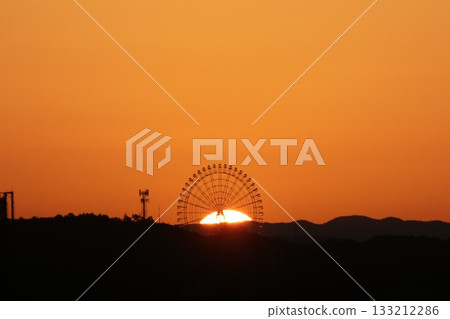 從摩天輪上看日出 從摩天輪上看日出 133212286