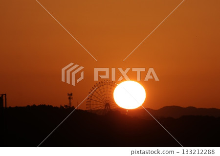 從摩天輪上看日出 從摩天輪上看日出 133212288