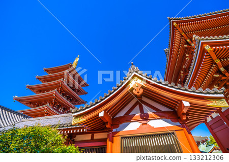 日本東京城市景觀，包括淺草寺的五重塔。入境旅遊持續進行…晴空萬裡的東京（11月17日） 133212306